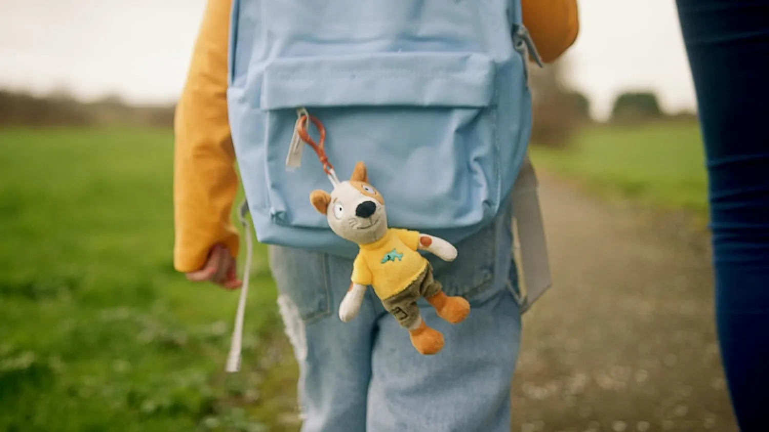 BANDAI Cute Pip and Posy Clip-on Plush Zac Toy | Soft 13cm Teddy Keychain | Cute Bag Clip Soft Plush Character for Girls and Boys