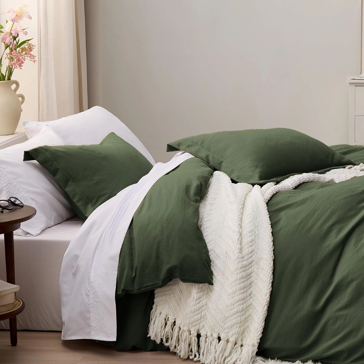 Bedsure Olive Green Duvet Cover Queen Size - 3 Pieces Prewashed Extra Soft Bedding Set, Includes 1 Duvet Cover 90x90 Inches with Zipper Closure & 2 Pillow Shams, Comforter Not Included