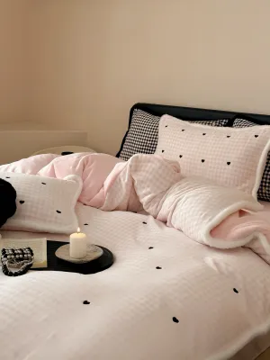 Charming Gingham Hearts Bedding Set