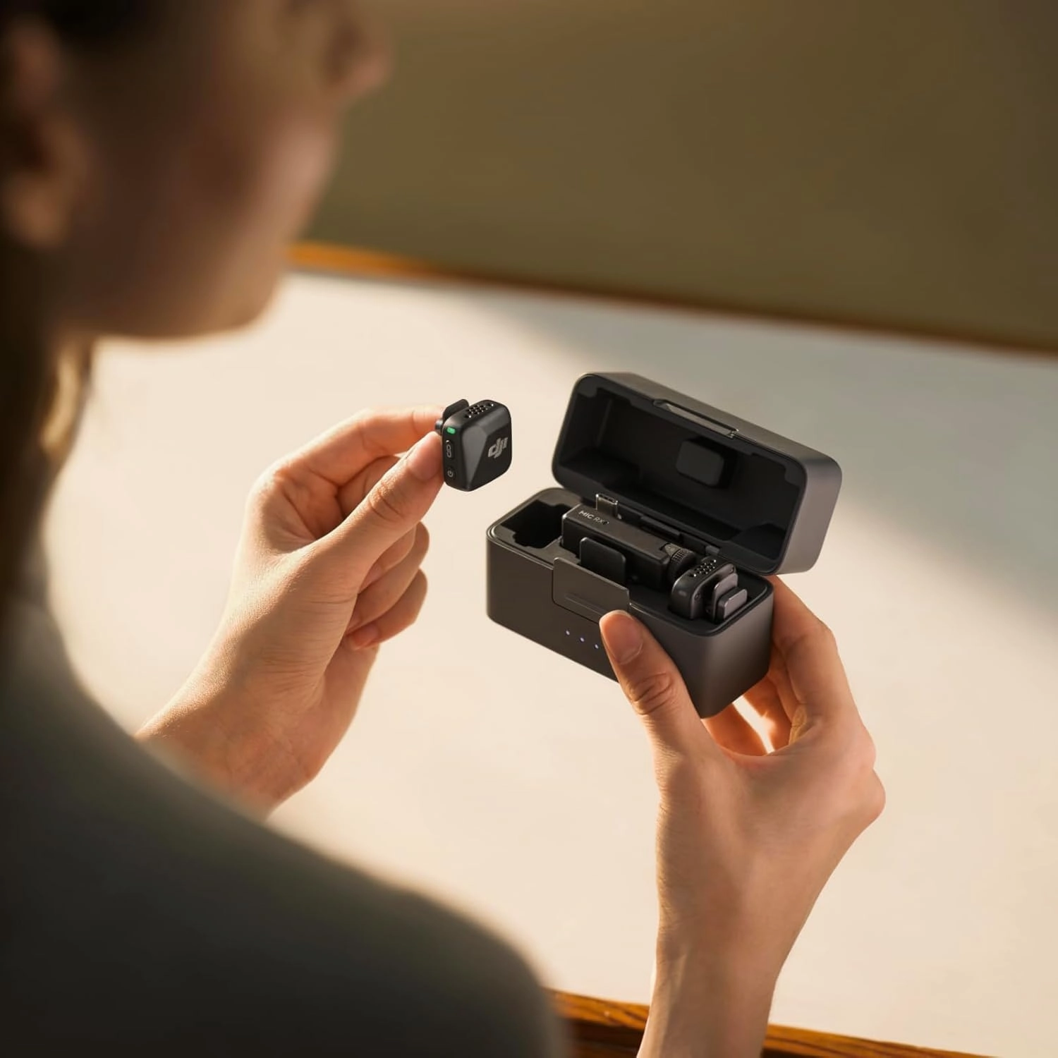 DJI Mic Mini (2 TX   1 RX   Charging Case), Wireless Microphone for iPhone/Camera/Android, Ultralight, Detail-Rich Audio, 48h Use, Noise Cancelling, Automatic Limiting, Vlog, Streaming