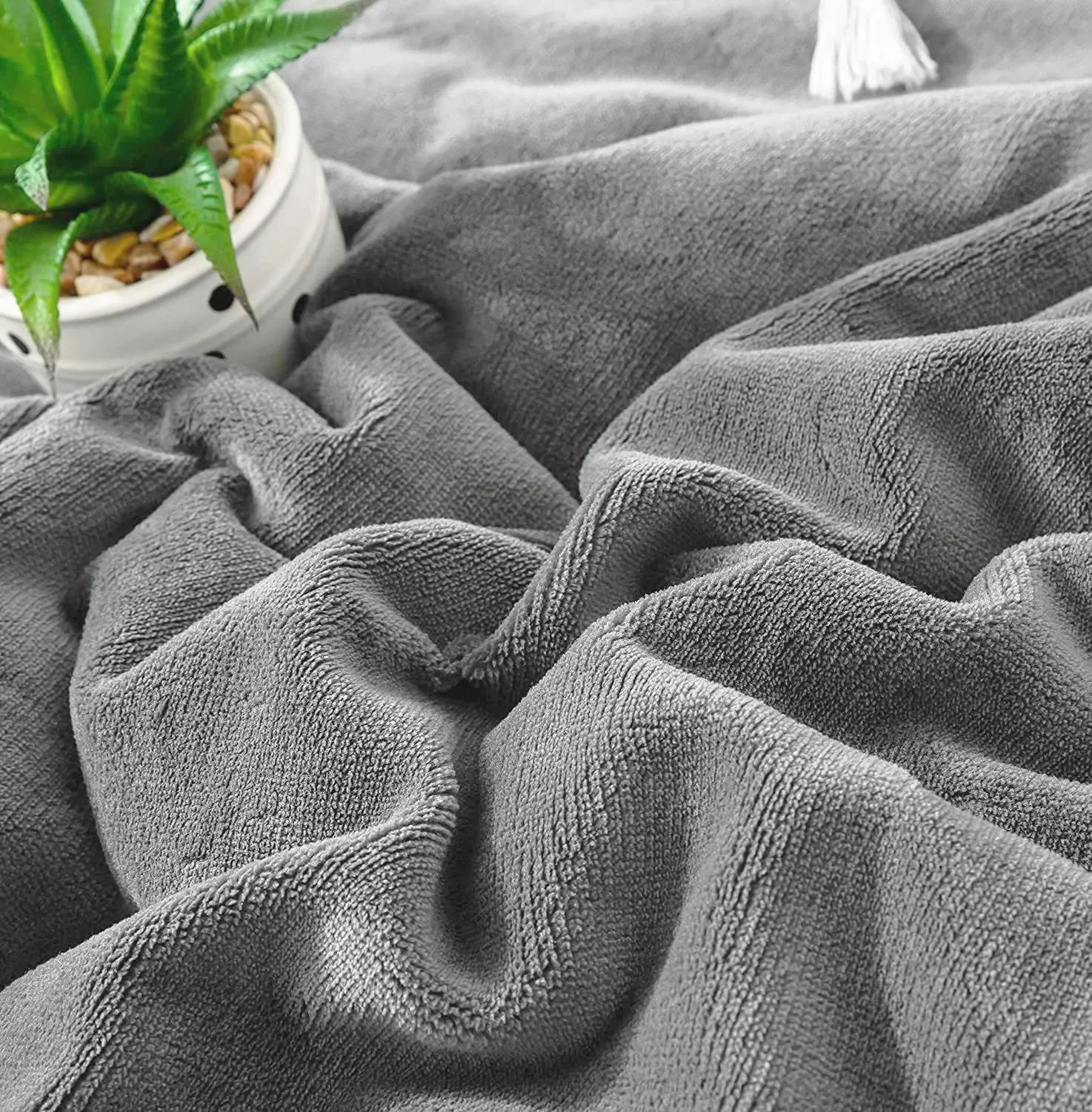 Houseri Bedding Set Queen Grey Velvet 3pcs Fluffy Comforter & Pillowcases