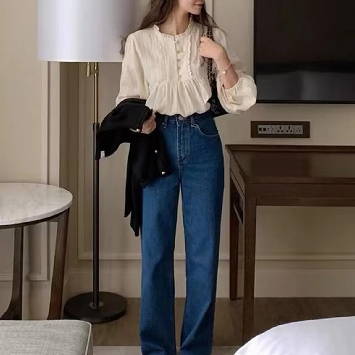 Korean Version of Women's Shirt, Women's Sweet Round Neck Pleated Small lace top, Women's Long Sleeved Shirt top