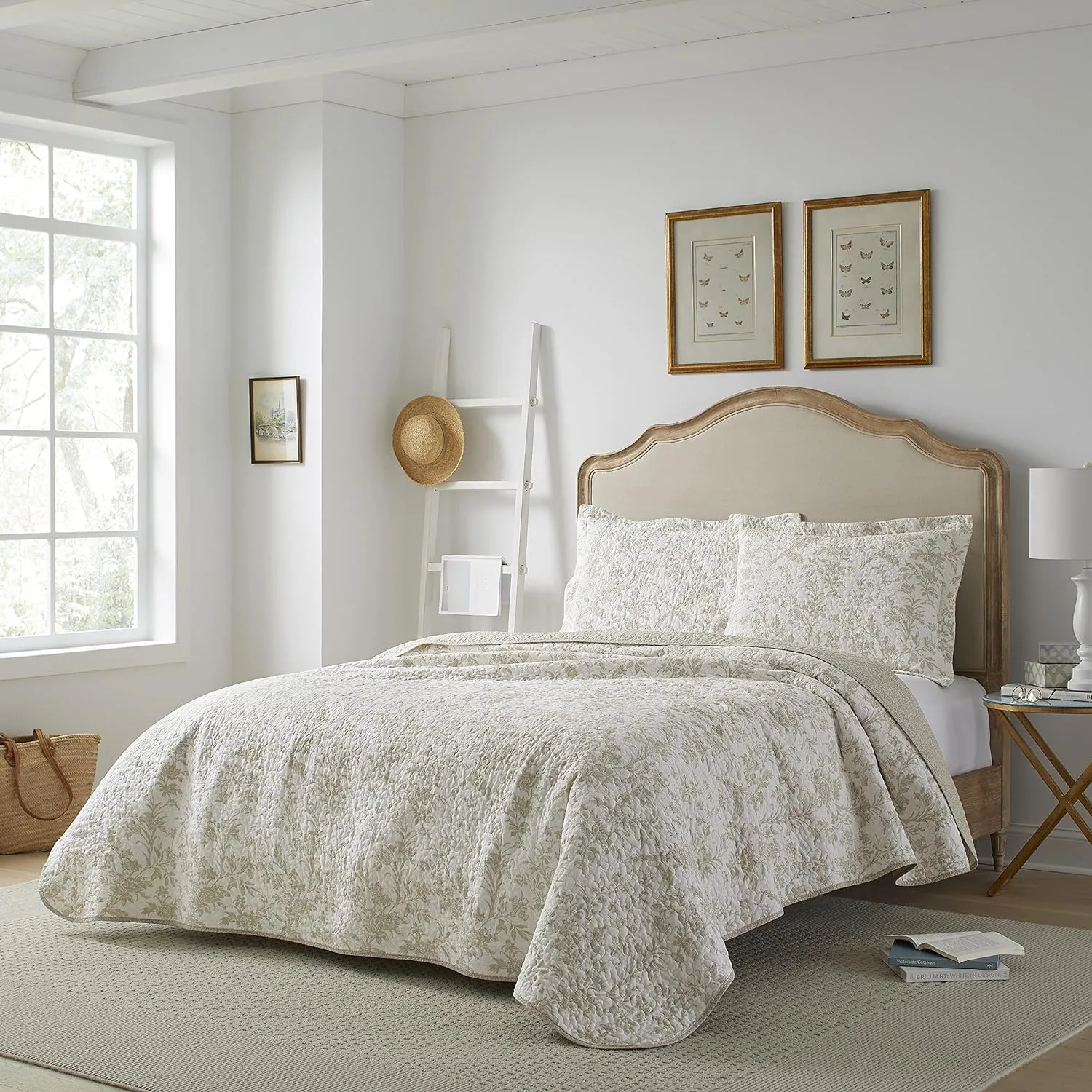 Laura Ashley Home - Queen Quilt Set, Cotton Reversible Bedding with Matching Shams, Home Decor for All Seasons (Amberley Biscuit, Queen)