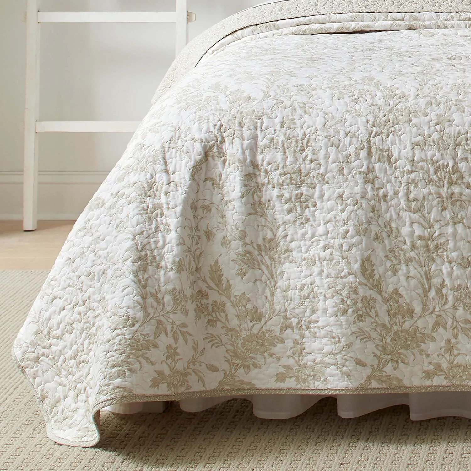Laura Ashley Home - Queen Quilt Set, Cotton Reversible Bedding with Matching Shams, Home Decor for All Seasons (Amberley Biscuit, Queen)