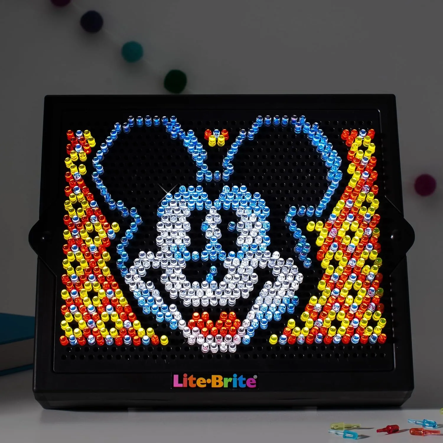 Lite Brite Super Bright HD, Disney Edition - Creative Retro Light-Up Screen – Educational Play for Children, Enhances Creativity, Gift for Boys and Girls Ages 6 
