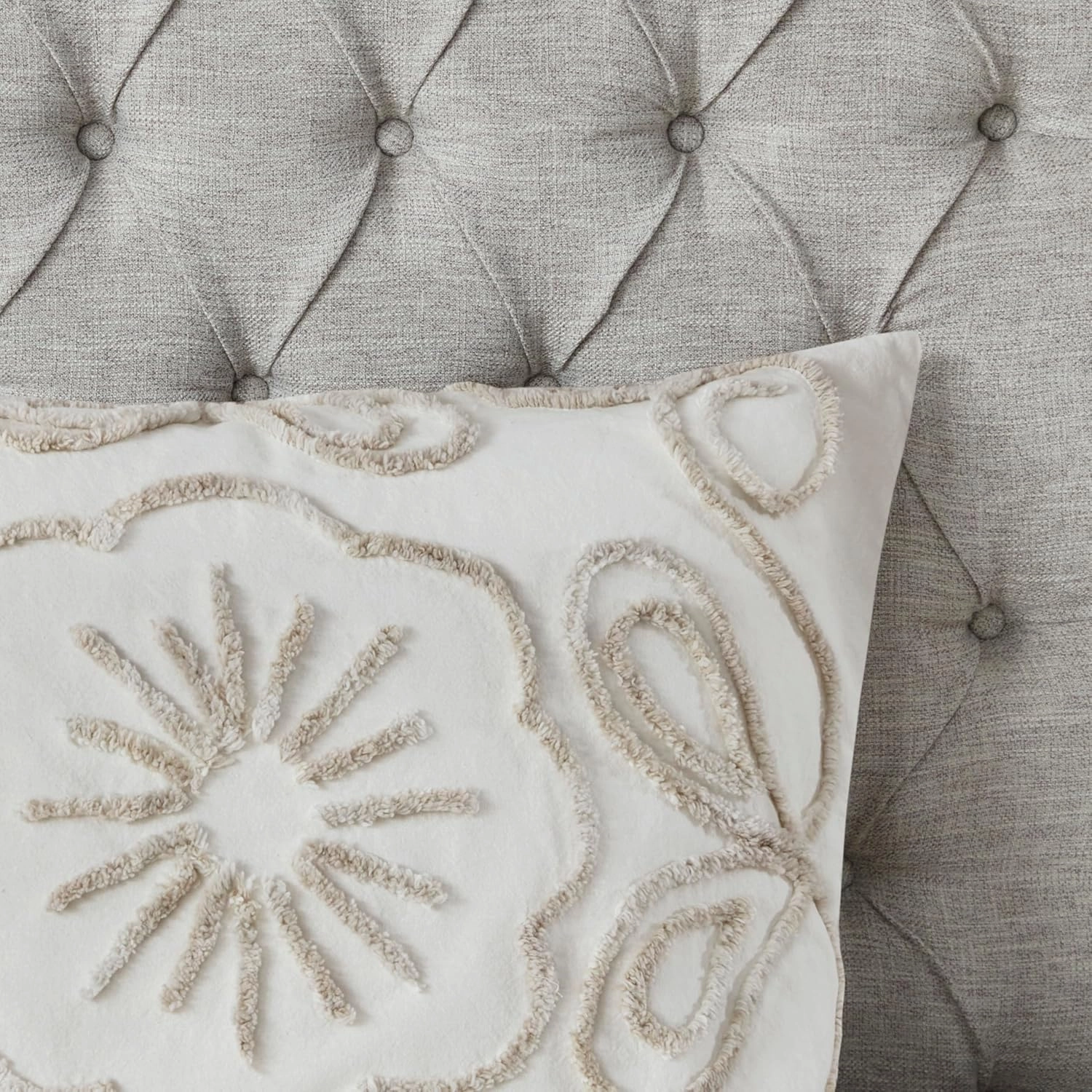 Madison Park Violette Lightweight 100% Cotton Quilt Set, Breathable Chenille Tufted, Shabby Chic Boho Medallion Design, Sham, Ivory/Taupe, Coverlet Full/Queen (90 in x 90 in) 3 Piece