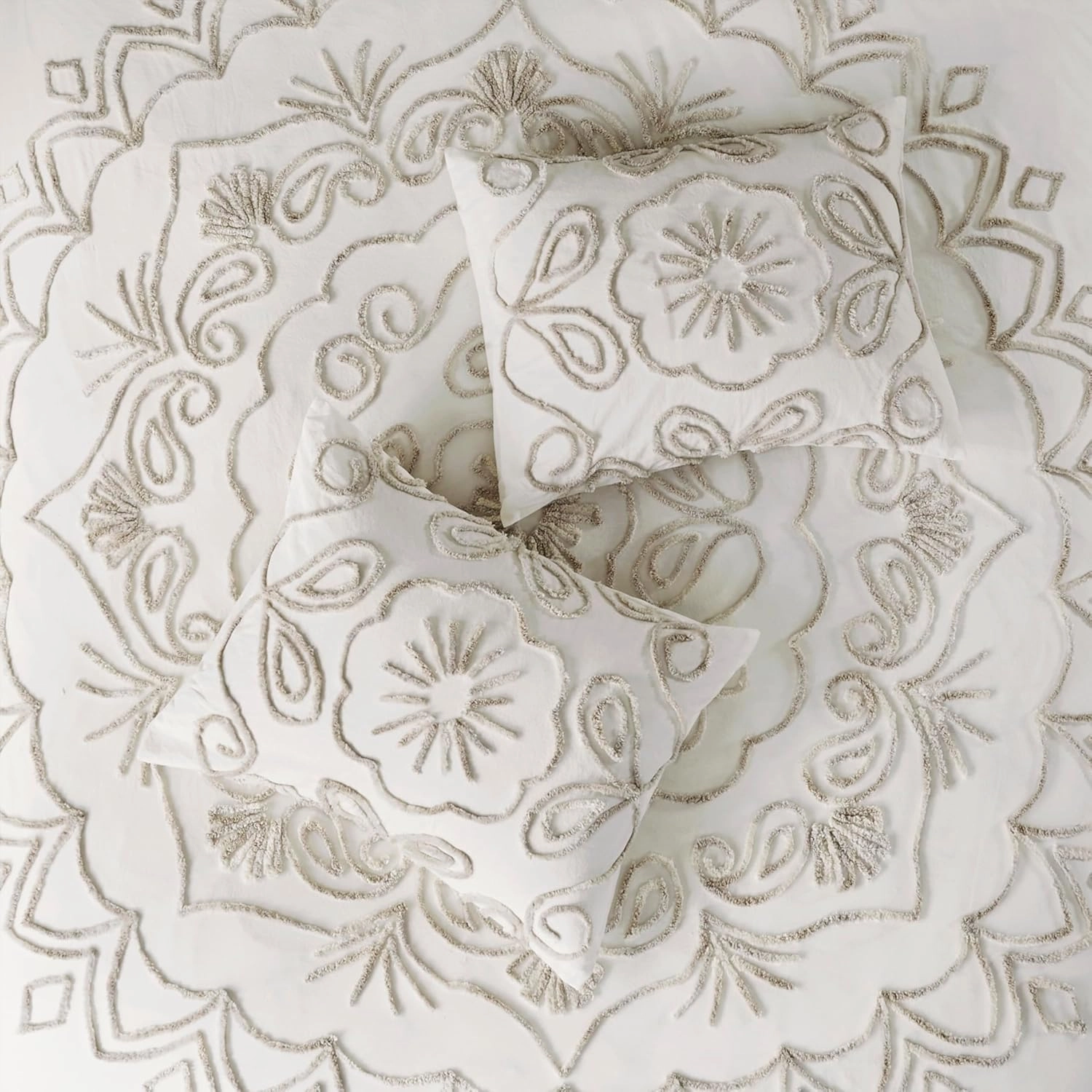 Madison Park Violette Lightweight 100% Cotton Quilt Set, Breathable Chenille Tufted, Shabby Chic Boho Medallion Design, Sham, Ivory/Taupe, Coverlet Full/Queen (90 in x 90 in) 3 Piece