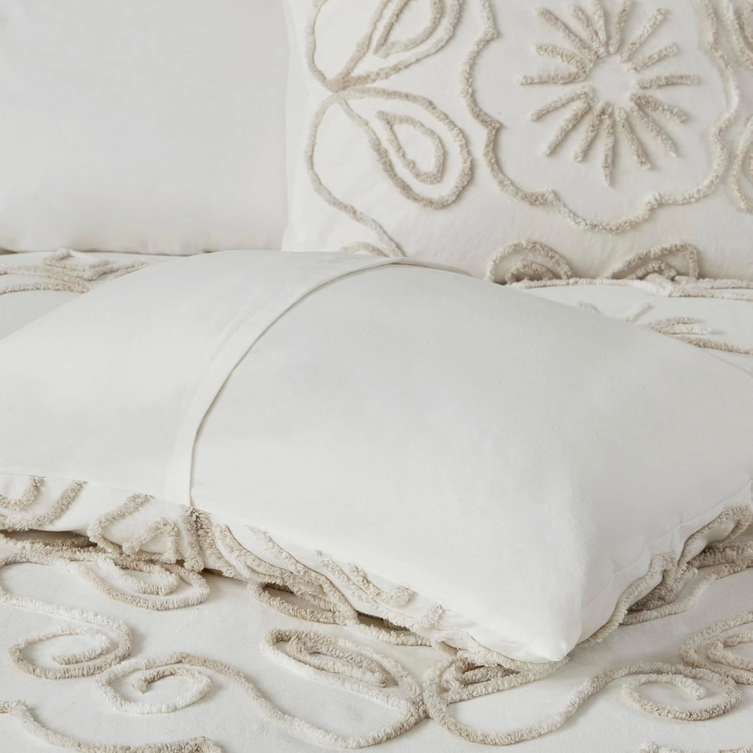 Madison Park Violette Lightweight 100% Cotton Quilt Set, Breathable Chenille Tufted, Shabby Chic Boho Medallion Design, Sham, Ivory/Taupe, Coverlet Full/Queen (90 in x 90 in) 3 Piece