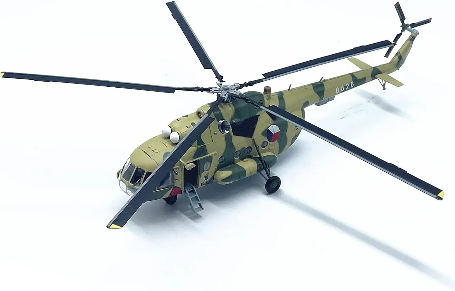 Military Fighter Plastic Die Cast Model, 1/72 Scale Russian MI-17 Helicopter Model, Adult Toys and Decorations, 13.8 x 11.4Inch