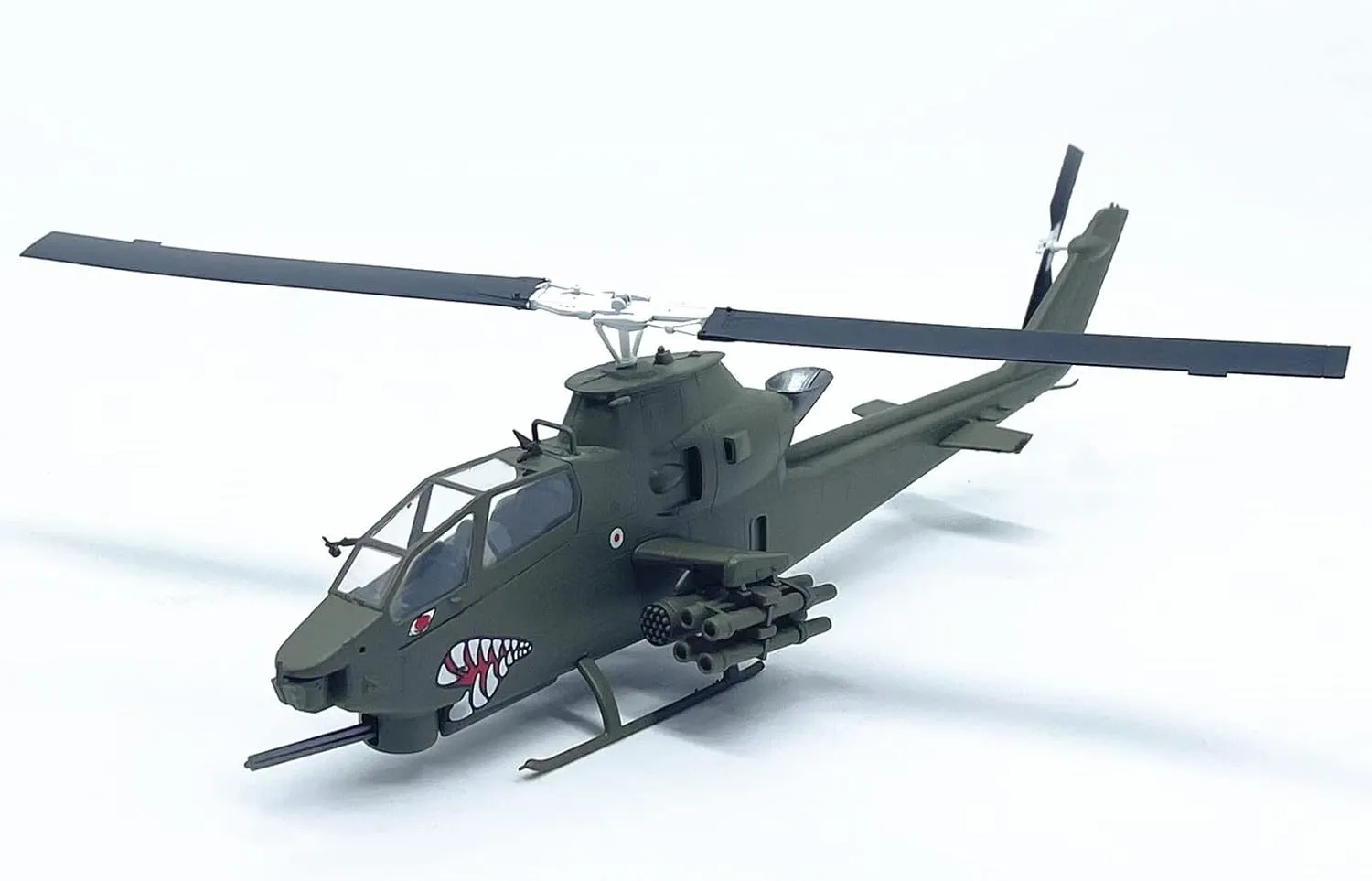 Military Fighter Plastic Die Cast Model, 1/72 Scale USA AH-1F Cobra Helicopter Model, Adult Toys and Decorations, 7.3 x 8.7Inch