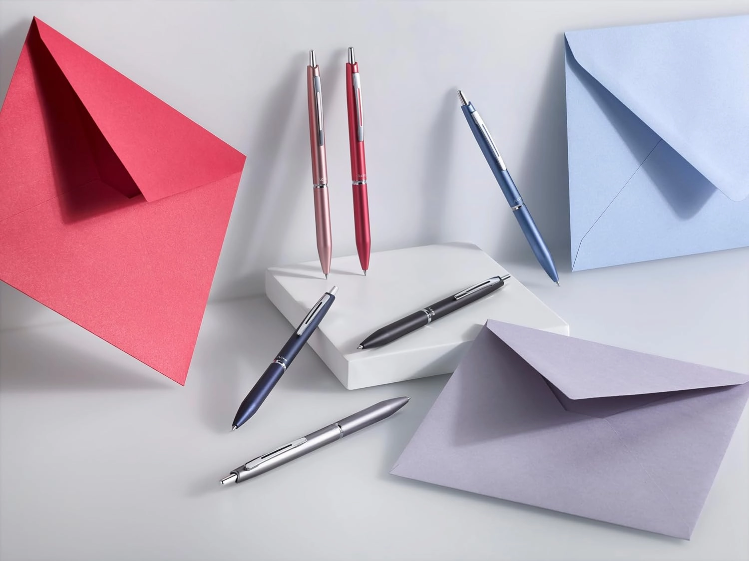 Pilot - Premium Acro 1000 Silver ballpoint pen in gift box - Ultra soft ink for unparalleled writing smoothness - Refillable and retractable ballpoint pen - Black ink - Medium point