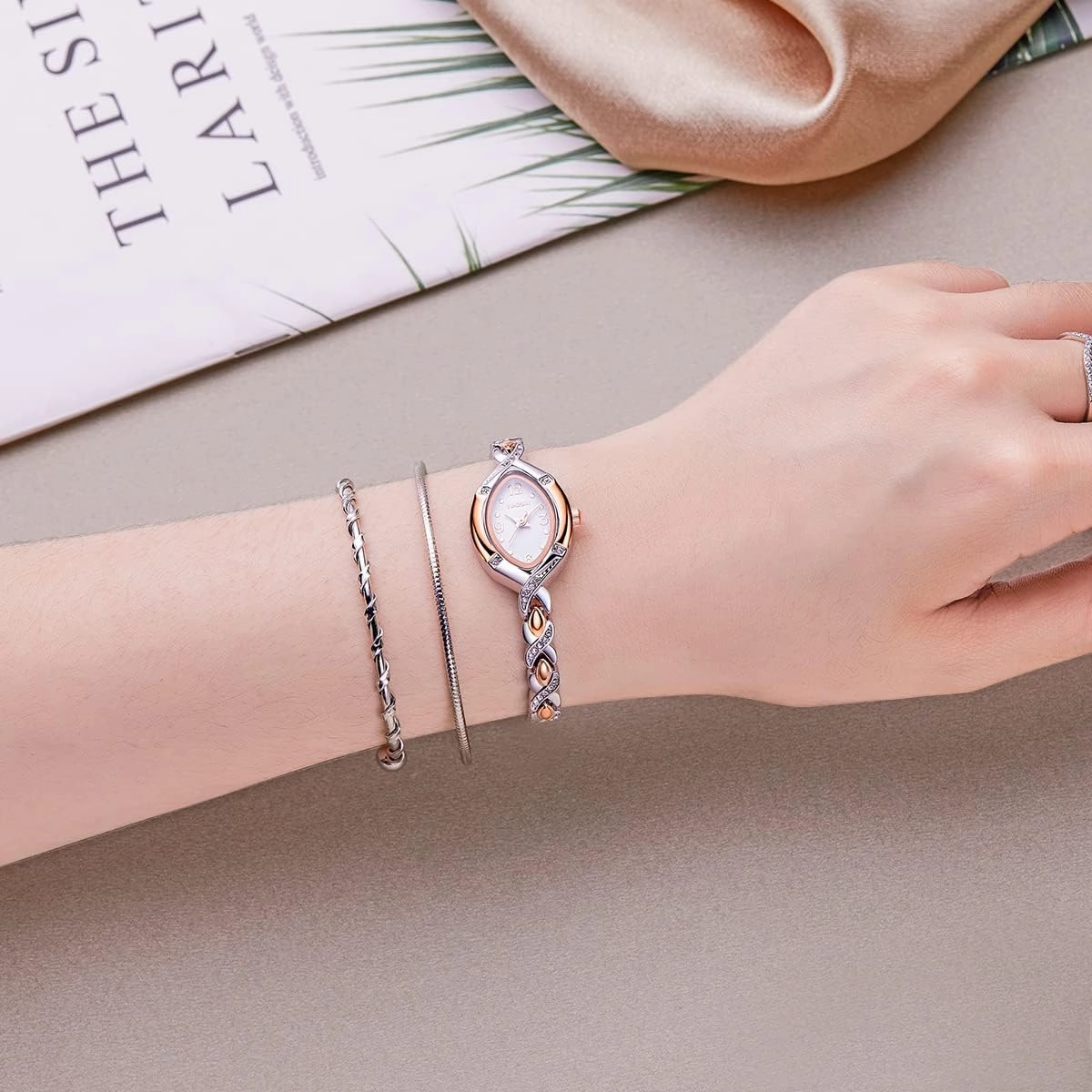 Women's Bracelet Watches Ladies Quartz Wrist Watch with Green Dial Bezel with Crystals in Movement Bracelet Strap with Diamonds Waterproof